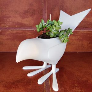 Macetero con forma de pájaro.