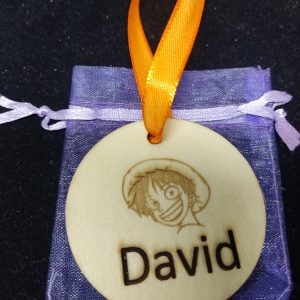 Etiqueta en madera para celebraciones