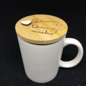 Taza personalizada blanca con tapa de Bambú